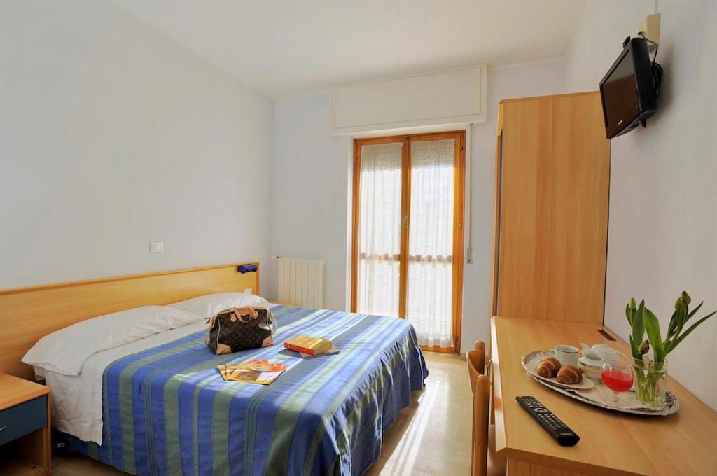Hotel Bacco Rooms And Breakfast Pietra Ligure Pokój zdjęcie