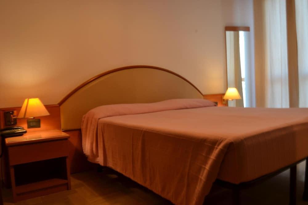 Hotel Bacco Rooms And Breakfast Pietra Ligure Zewnętrze zdjęcie