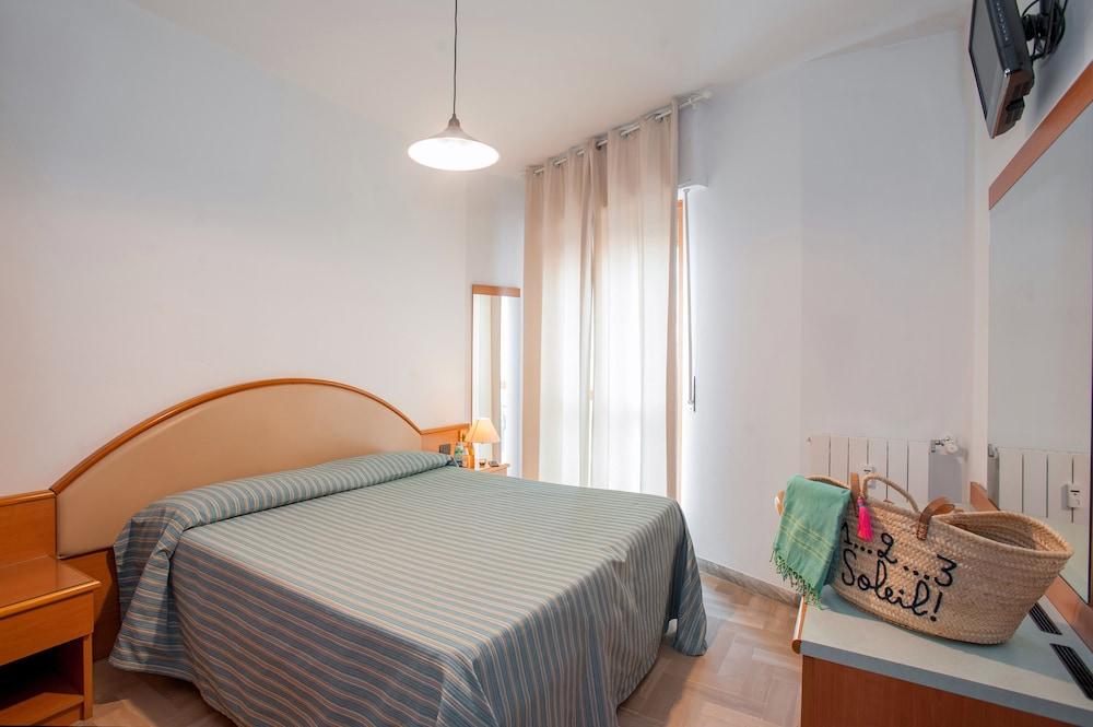 Hotel Bacco Rooms And Breakfast Pietra Ligure Zewnętrze zdjęcie