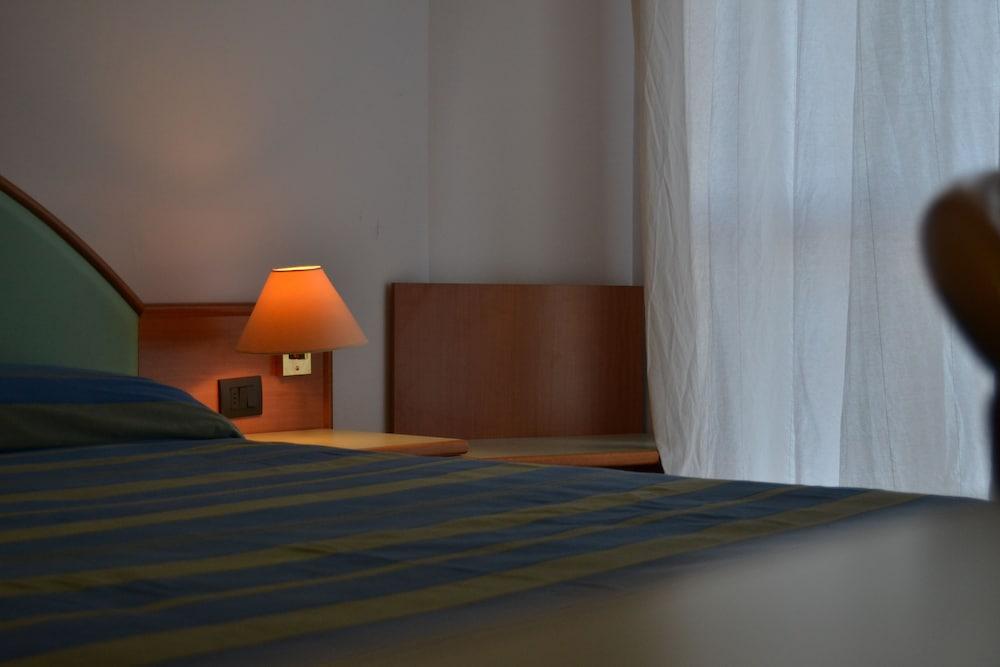 Hotel Bacco Rooms And Breakfast Pietra Ligure Zewnętrze zdjęcie
