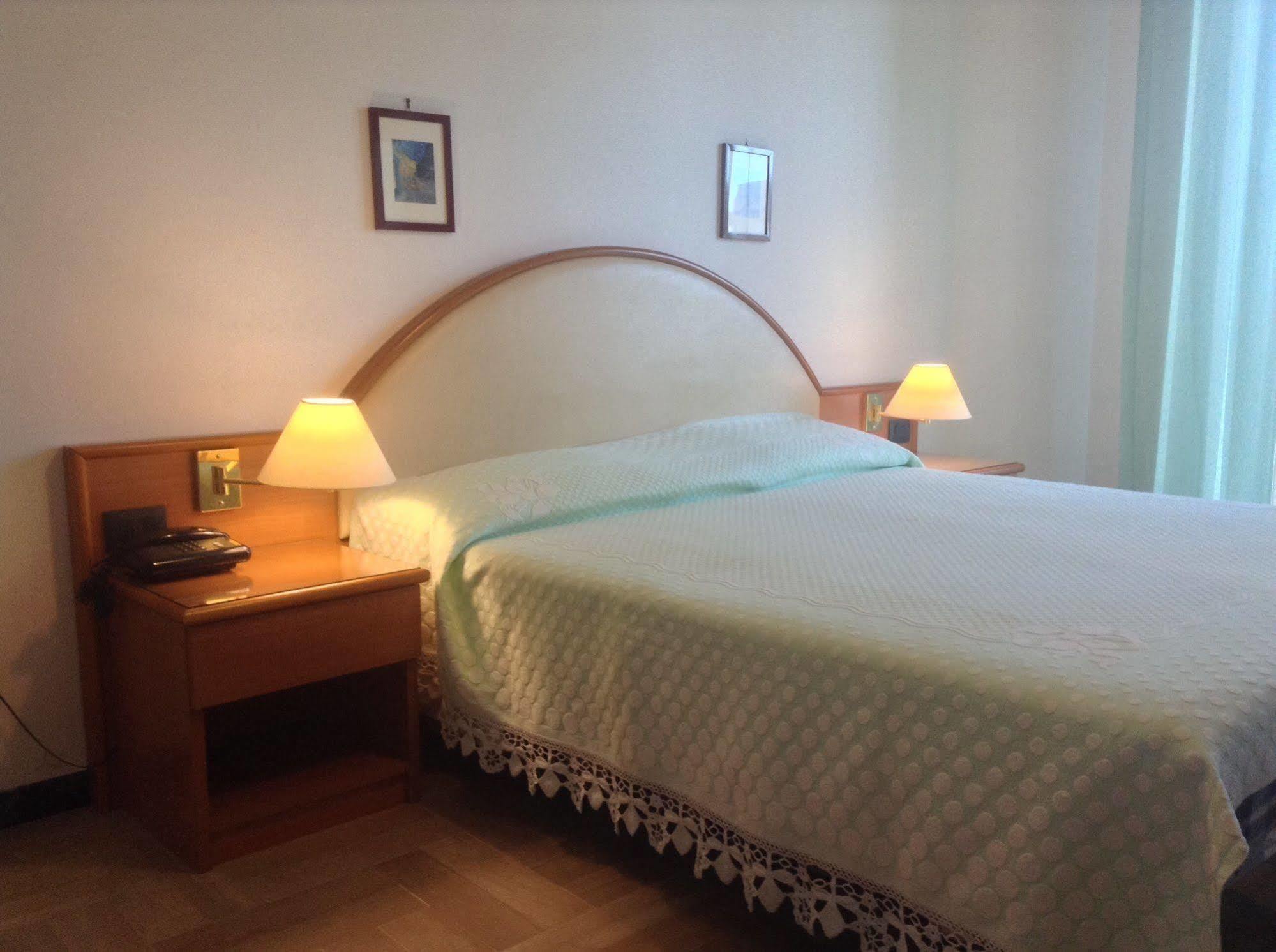 Hotel Bacco Rooms And Breakfast Pietra Ligure Zewnętrze zdjęcie